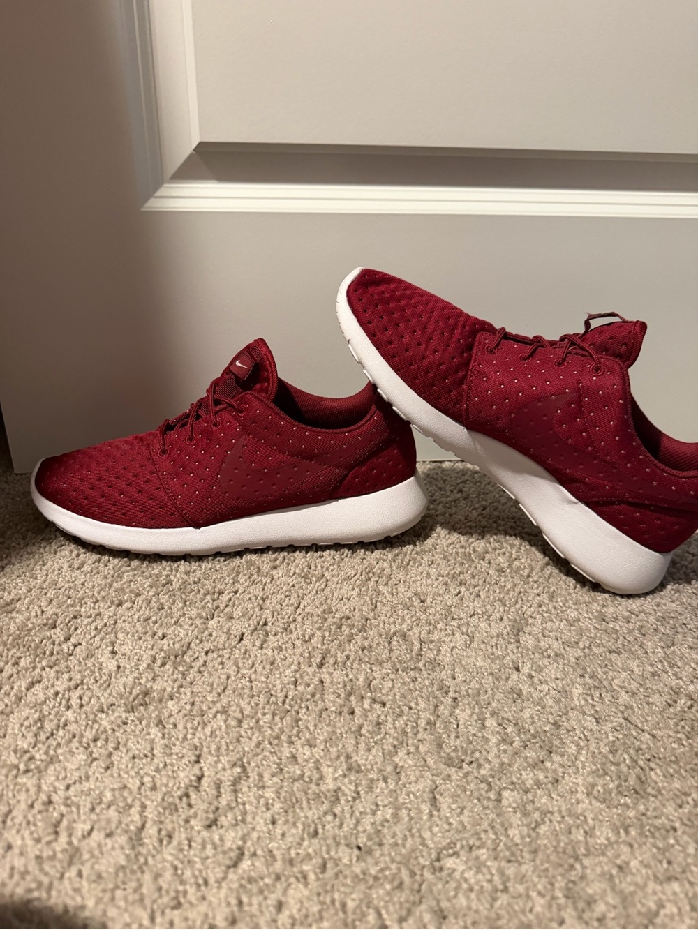 Nike Men's Athletic Shoes Maroon with White Soles